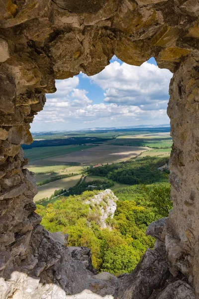 Ruínas do castelo medieval "Plavecky hrad", Eslováquia — Fotografia de Stock