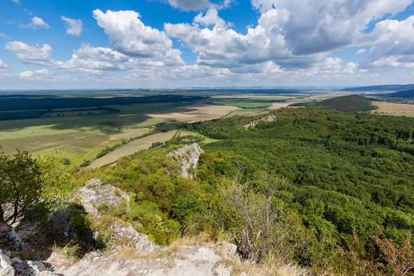 Ortaçağ kalesi kalıntıları ediyor altında 