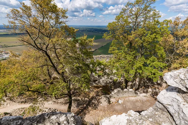 Ortaçağ kalesi kalıntıları ediyor altında 