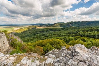 Ortaçağ kalesi kalıntıları ediyor altında 