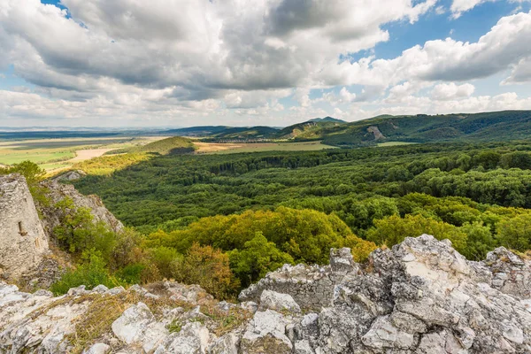 Ortaçağ kalesi kalıntıları ediyor altında 