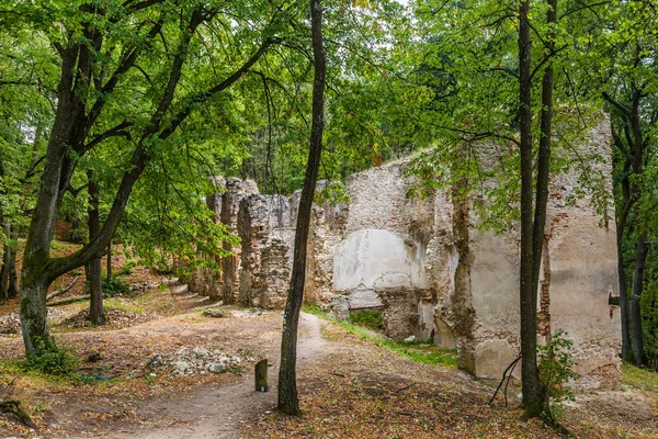 Manastır Katarinka kalıntıları Dechtice Köyü, Slov yukarıda