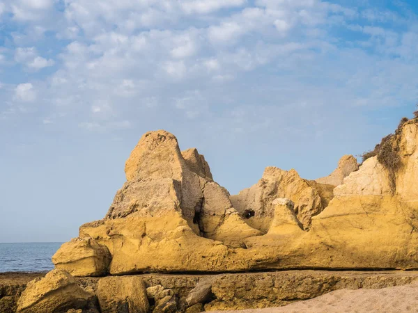 Sandsteinküste mit Sandstränden bei Sturm — Stockfoto
