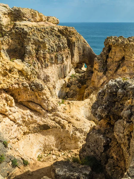 Βράχια κοντά στο Benagil στη Νότια Πορτογαλία — Φωτογραφία Αρχείου