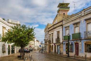 Tavira Portekiz sokaklarında manzaraları