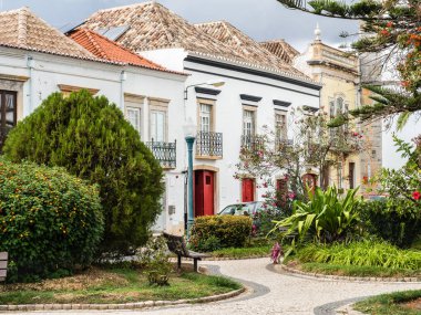 Tavira, Portekiz sokaklarında görünümünü