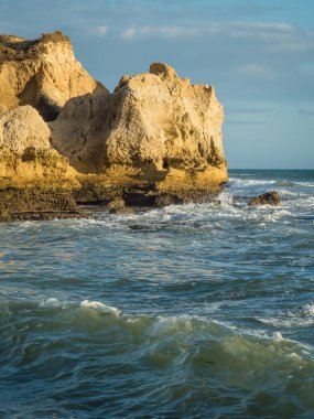 Gale, kumlu plajları kumtaşı sahil şeridine