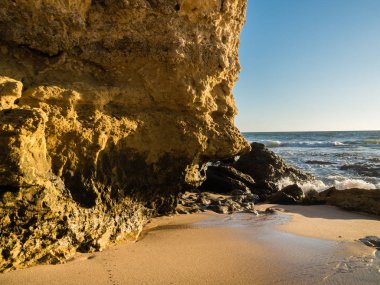 Gale, kumlu plajları kumtaşı sahil şeridine