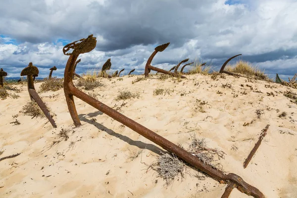 Natuurlijke begraafplaats van Marine ankers bij Barril Beach, Portugal — Stockfoto