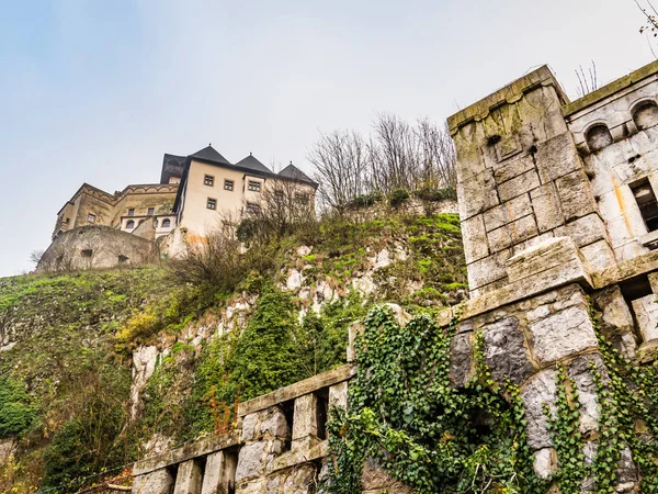 Vue inférieure du château de Trencin, Slovaquie . — Photo