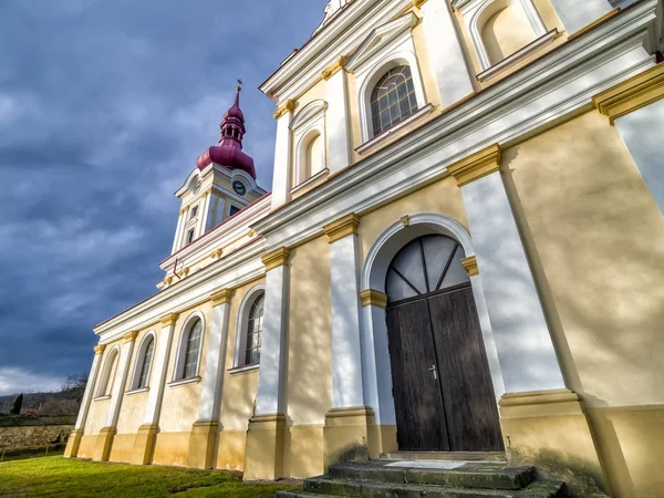 Kilise Aziz Benedict köyün Pustimer — Stok fotoğraf