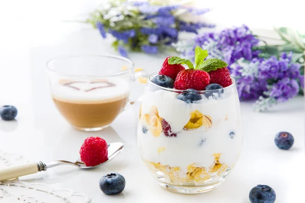 Sağlıklı kahvaltı vitaminler ve probiyotikler dolu