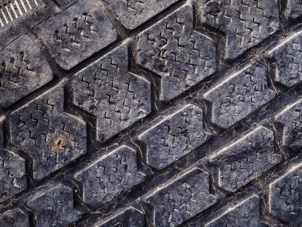 Décharge sauvage de vieux pneus — Photo