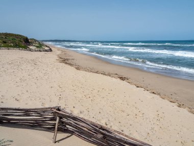 Sardunya'nın kuzeyindeki andy plajları