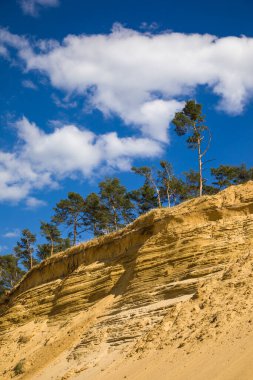 Ülkeyi maden kumu ile keşfetmek. Batı Slovakya.