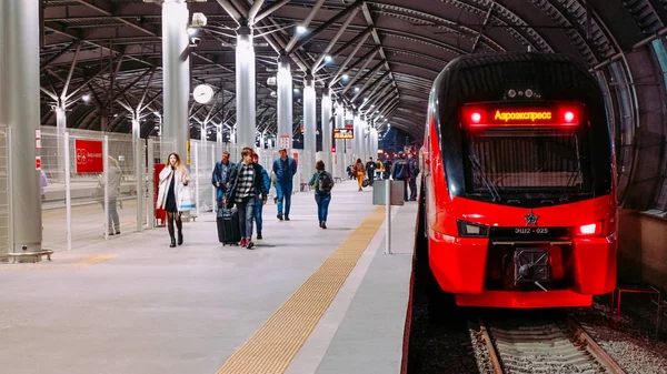Μόσχα Ρωσία Οκτωβρίου 2019 Διώροφο Τρένο Aeroexpress Στο Σταθμό Του — Φωτογραφία Αρχείου