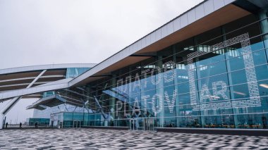 Rostov, Don / Rusya - 10 Ocak 2020: Platov Havaalanı, Don 'da. Bir kış gününde yolcu terminali