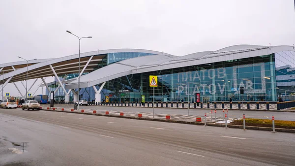 ロストフオンドン ロシア 2020年1月10日 ロストフのプラトフ空港 冬の日の旅客ターミナル — ストック写真