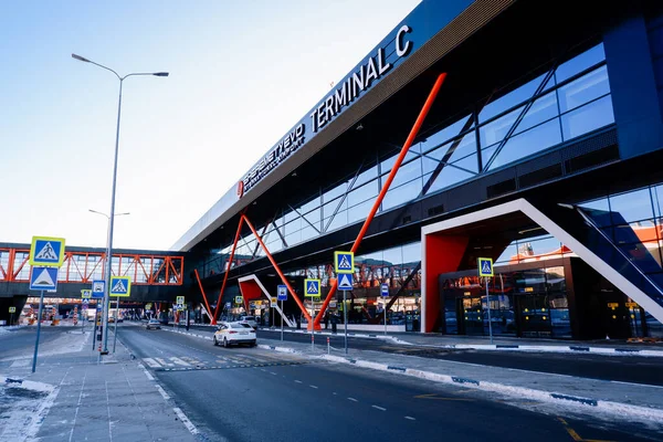 モスクワ ロシア 2020年3月16日 モスクワのシェレメチェヴォ空港ターミナルC 晴れた冬の朝 — ストック写真
