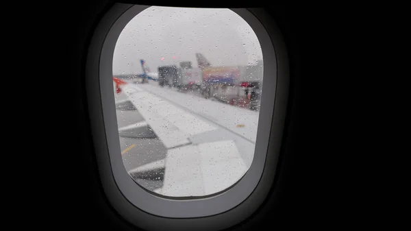 San Petersburgo Rusia Marzo 2020 Gotas Lluvia Fluyen Por Ventana — Foto de Stock