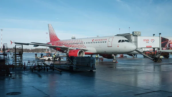 São Petersburgo Rússia Março 2020 Airbus A319 Rossiya Airlines Portão — Fotografia de Stock