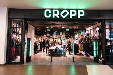 Saint Petersburg, Rusya 'daki Galeria Alışveriş Merkezi' ndeki Cropp mağazası.