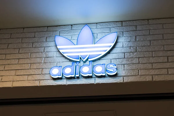 Магазин Adidas Originals Торговом Центре Galeria Санкт Петербурге Россия Adidas — стоковое фото