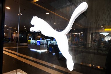 Saint Petersburg, Rusya 'daki Galeria Alışveriş Merkezi' ndeki Puma mağazası. Puma, atletik ve gündelik ayakkabılar tasarlayan ve üreten çok uluslu bir Alman firması.