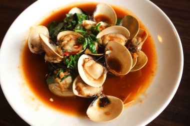 Çin yemeği, Fried basil beyaz tabak, Tayvan ile deniz tarağı