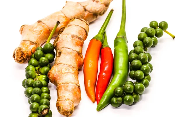 Close up of fresh green peppercorns, Fresh turmeric and chili pe — стоковое фото