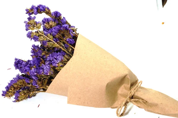 Крупный План Букета Фиолетовой Статистики Сухой Цветок Белом Фоне — стоковое фото
