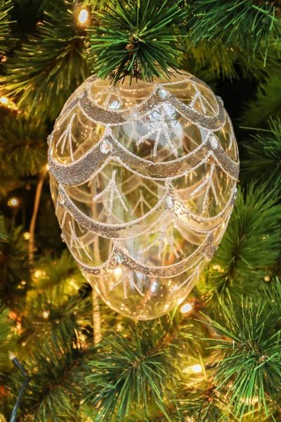 Close-up van één schoonheid oranje ovaal-kerstboom decoraties — Stockfoto