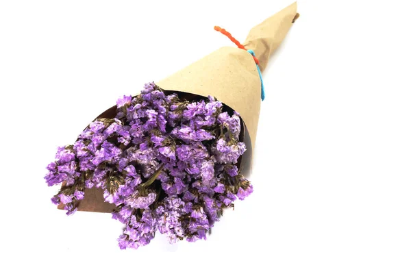 Макро из коричневого букета фиолетовый государственный сухой цветок на белом backgr — стоковое фото