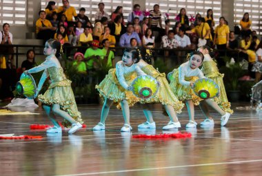 THAILAND, THAILAND - 26 Haziran 2019 Küçük Çocuk Tayland dansı 26 Haziran 2019