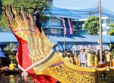 SAMUTSAKORN, THAILAND - 16 Temmuz 2019 'da Samutsakorn, Tayland' daki Katumban tapınağına gidin.