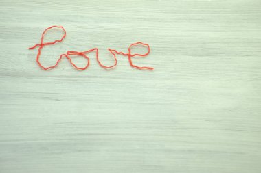 Sevgililer Günü için tonlu tatil kartı. Sevdiğin birine aşkını itiraf et. Üst Manzara. Metin için yer.