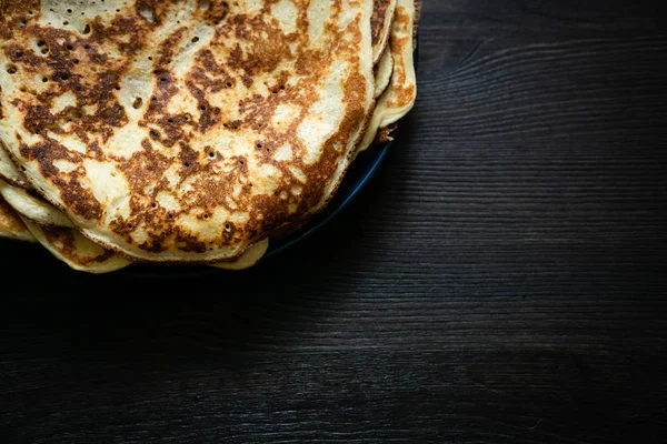 Thin Pancakes Plate Dark Wooden Surface Nutritious Breakfast Flour Eggs — 스톡 사진