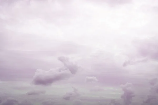 Céu Verão Com Nuvens Claras Com Camadas Penas Camadas Altas — Fotografia de Stock