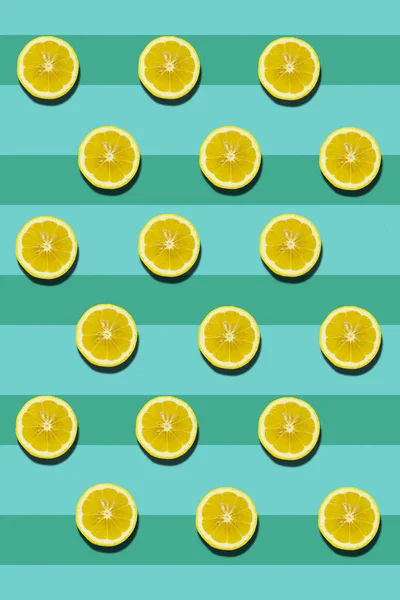 Flat Diagonal Row Lemon Lime Slices Pattern Striped Background — Stock Photo, Image