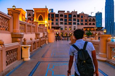 Dubai, Birleşik Arap Emirlikleri... 23 Mart 2020: Dubai şehir merkezi COVID-19 salgınını önlemek için sterilizasyon programı nedeniyle neredeyse boş. Hükümetin salgına karşı kararı.