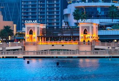 Dubai, Birleşik Arap Emirlikleri... 23 Mart 2020: Dubai şehir merkezi COVID-19 salgınını önlemek için sterilizasyon programı nedeniyle neredeyse boş. Hükümetin salgına karşı kararı.