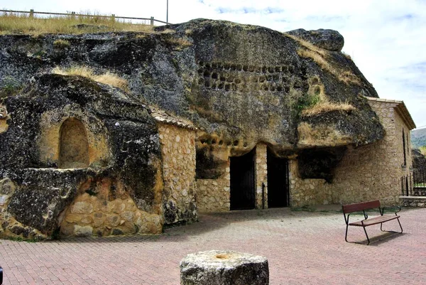 Caverna casa na aldeia — Fotografia de Stock