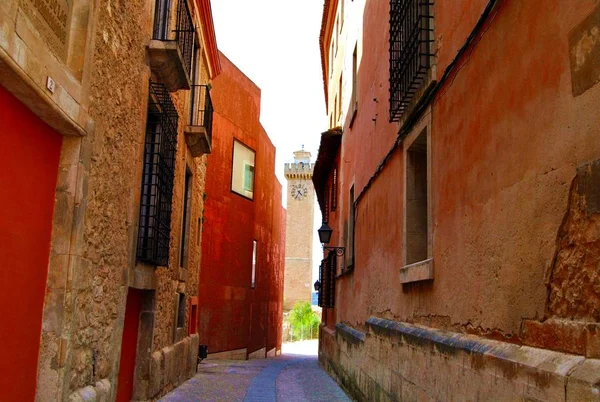 La ciudad de la calle mith la torre del reloj —  Fotos de Stock