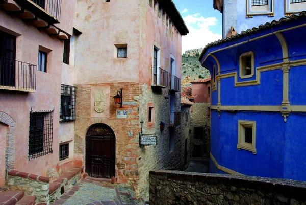 Callejón estrecho de la ciudad medieval —  Fotos de Stock