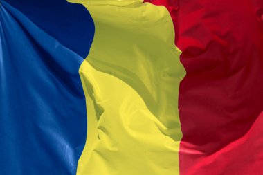 Romanya bayrağı havada yüzer