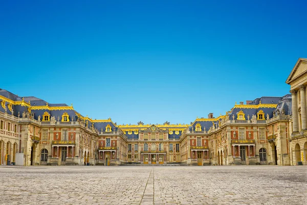 Vchod paláce Versailles, Francie. — Stock fotografie