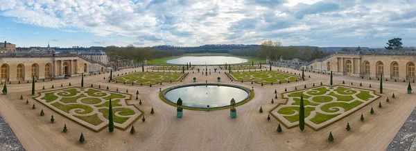 Jardim do palácio de Versalhes em França, vista panorâmica . — Fotografia de Stock