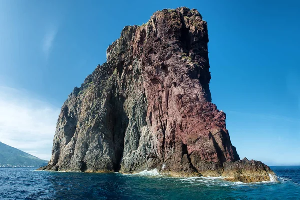 Pequeña Isla Volcánica Llamada Strombolicchio Que Parece Mamut Cerca Stromboli —  Fotos de Stock