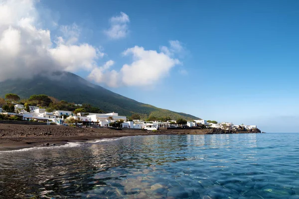  Stromboli volkanı, Aeolian adaları, İtalya yakınlarındaki 