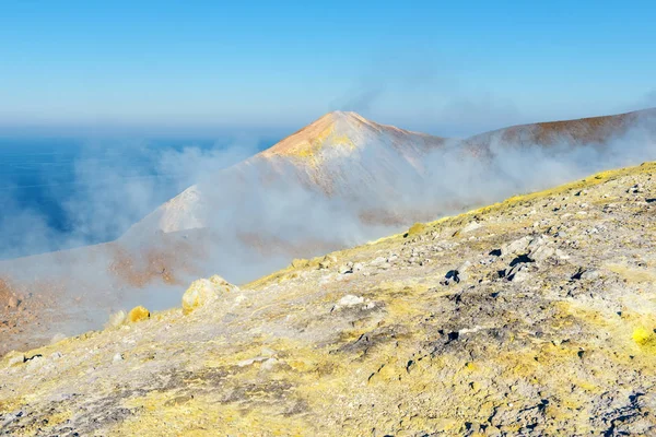 Kén Fumarolok Vulkán Kráter Tetején Vulkánban Aeolian Islandsn Olaszország — Stock Fotó